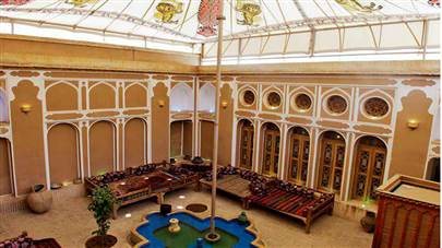 حیاط هتل فهادان یزد حیاط هتل فهادان یزد